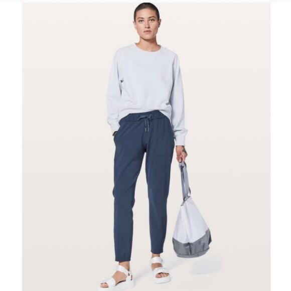Lululemon On The Fly Pant *Woven 28" True Navy Blue Athletic Athleisure Size 8 - Picture 1 of 11